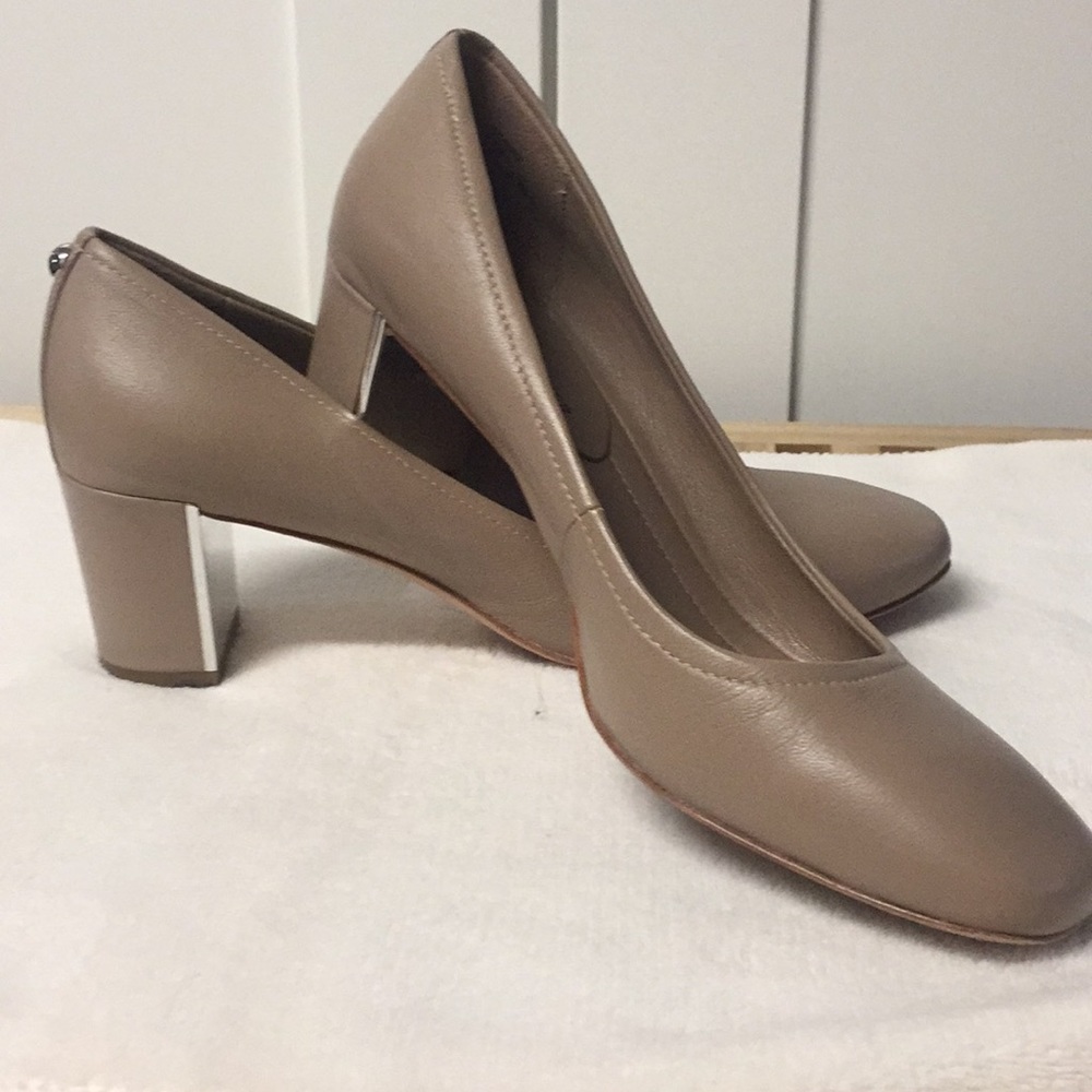 Donald/Pliner  taupe shoes